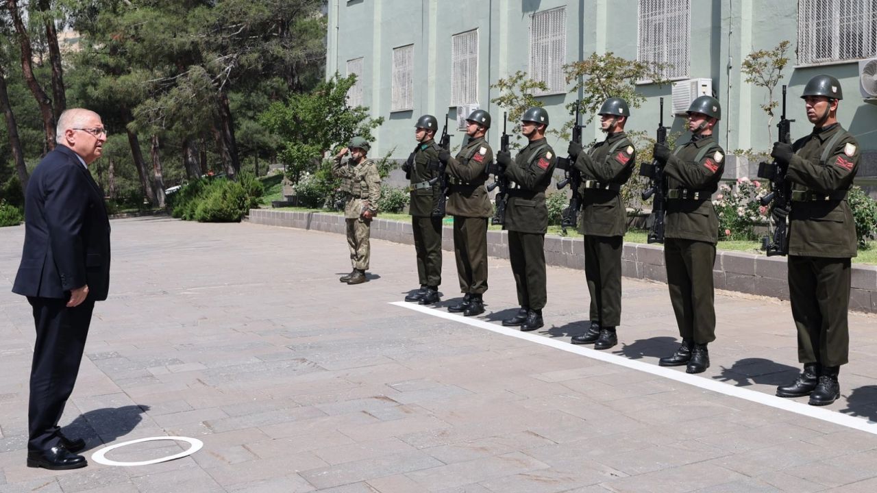Bakan Güler'den Kahramanmaraş’ta Tugay Komutanlığı'na ziyaret