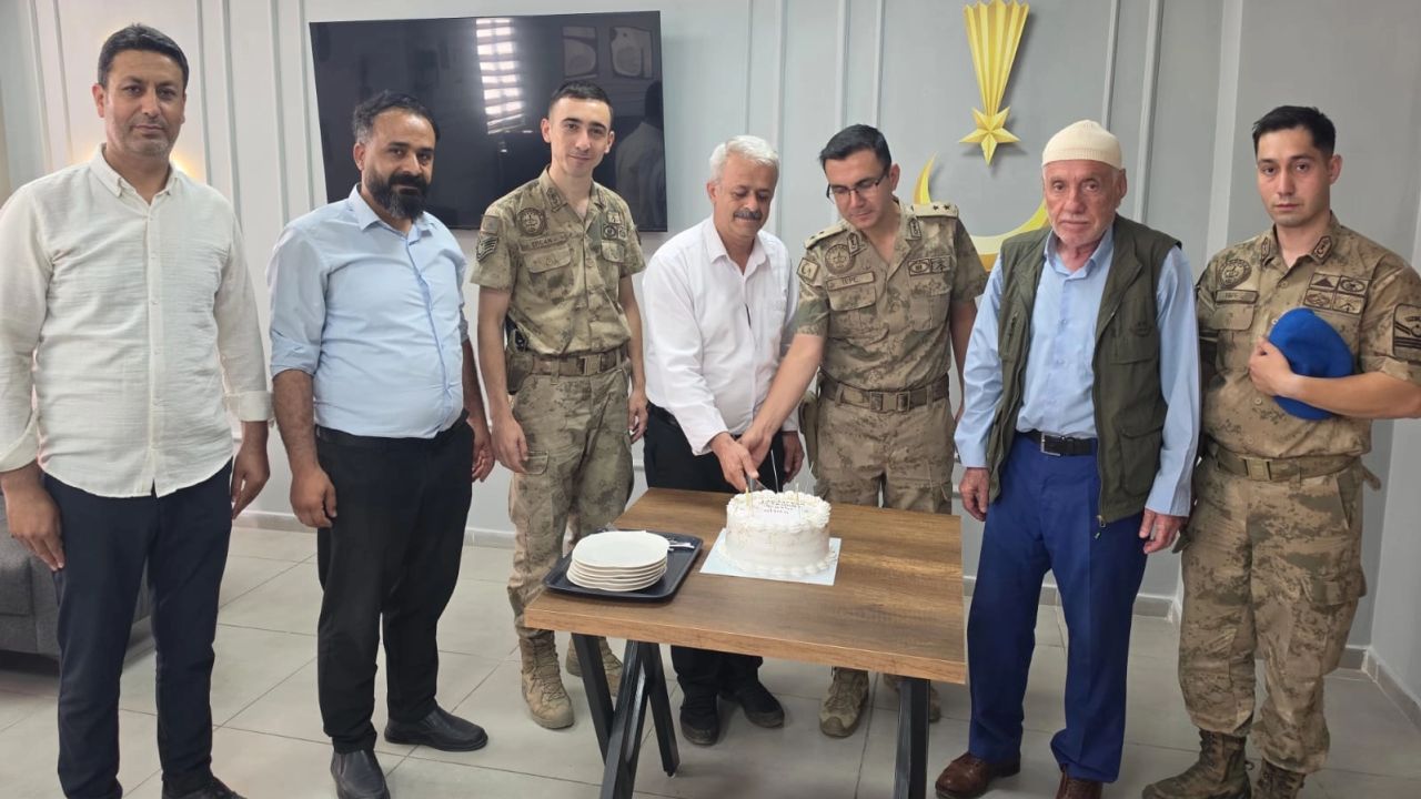 Batman Sason'da şehit ailelerinden Jandarma'ya anlamlı ziyaret