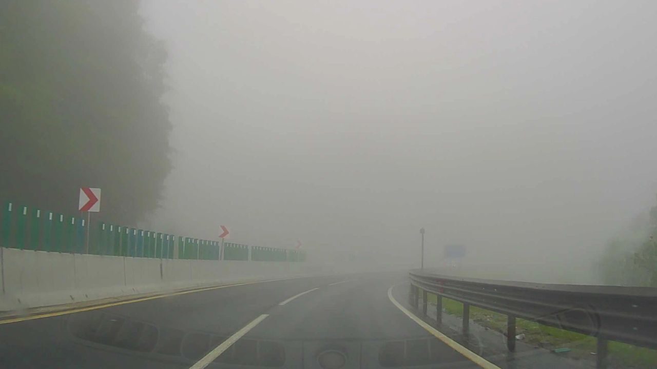 Bolu Dağı’nda sis görüş mesafesini düşürdü