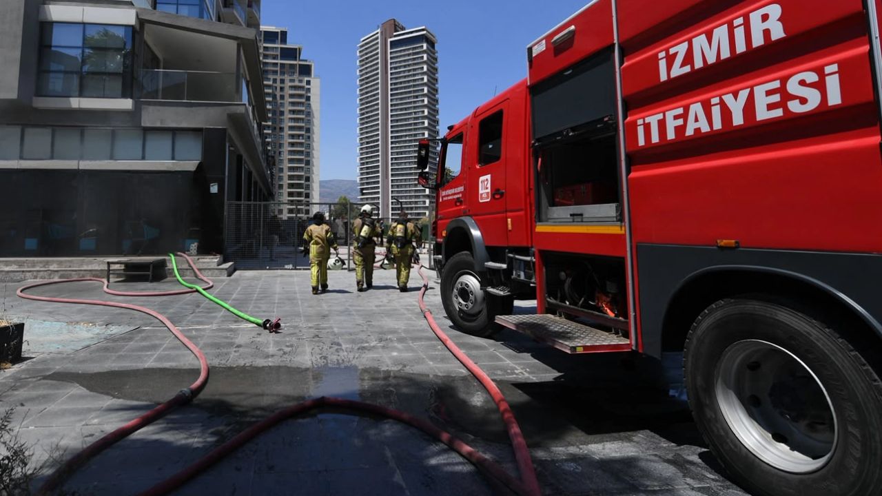 Bornova’da depo yangını kontrol altına alındı