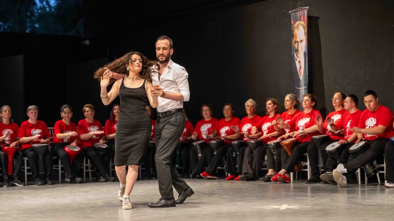Bornova’da ritim ve halk dansları rüzgarı