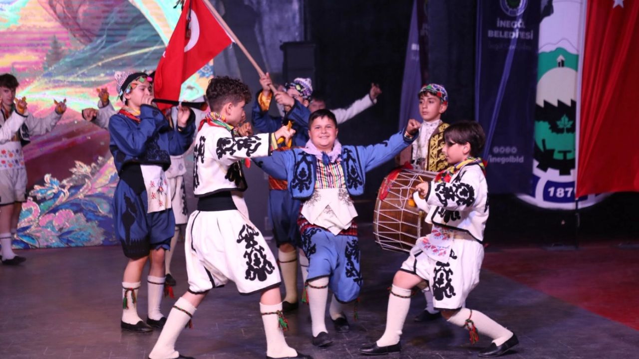 Bursa İnegöl'de Halk Dansları Topluluğu'ndan yaza merhaba