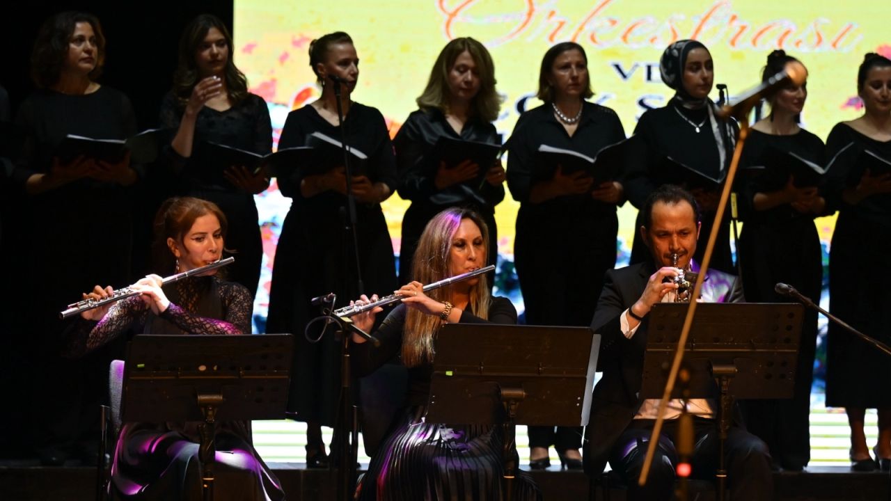 Bursa Maarif Orkestrası ve Çok Sesli Korosu’ndan muhteşem konser