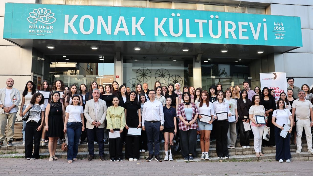 Bursa Nilüfer'de liseliler kitap kapaklarıyla yarıştı
