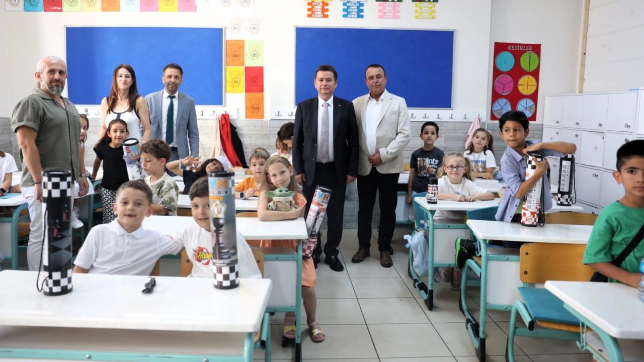 Bursa Osmangazi'de Başkan Aydın çocukların karne heyecanına ortak oldu