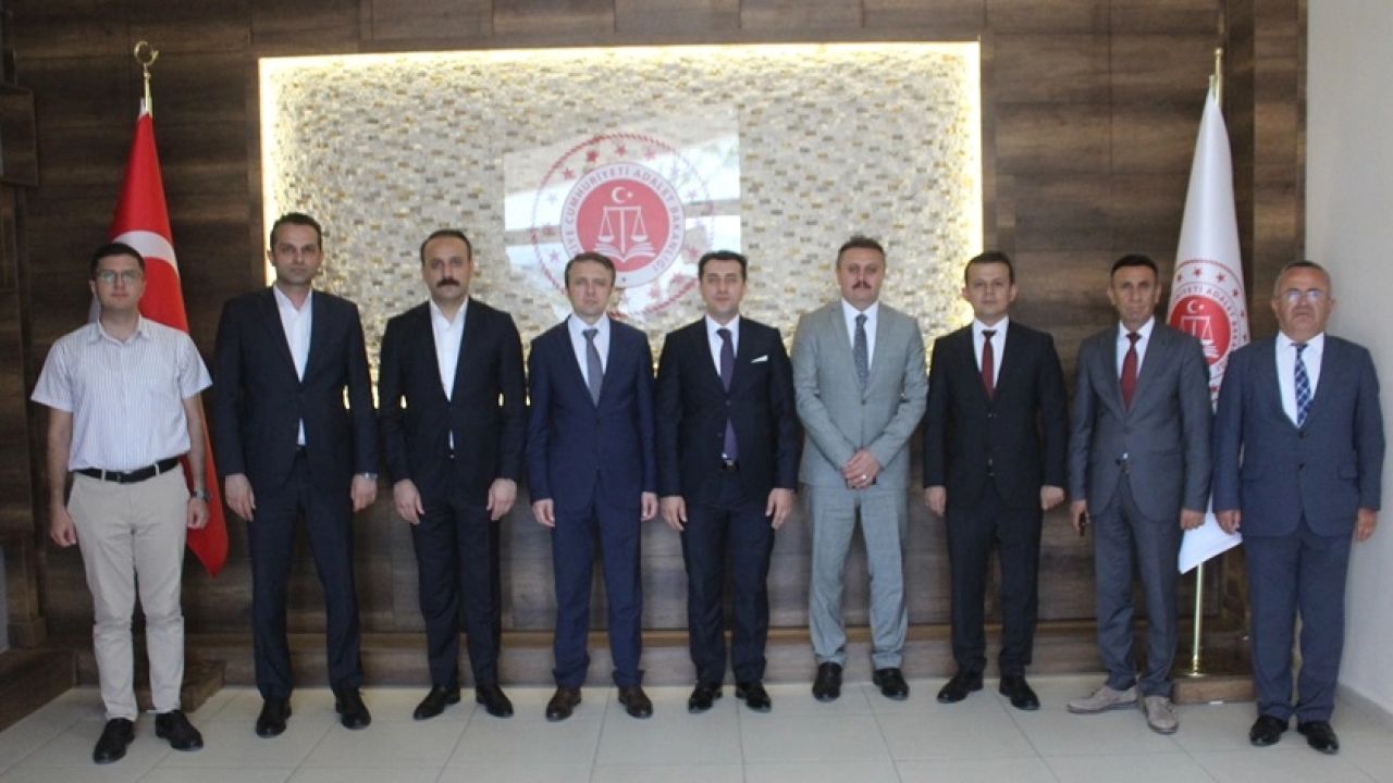 Bursa'da görev yeri değişen Başsavcı ve savcılara veda