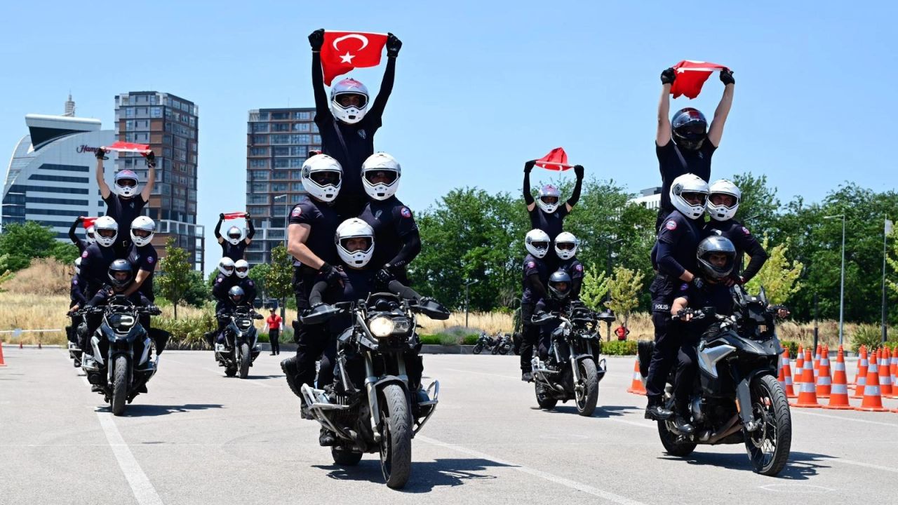 Bursa'da 'Motosikletli Polis Timleri' eğitimi tamamlandı