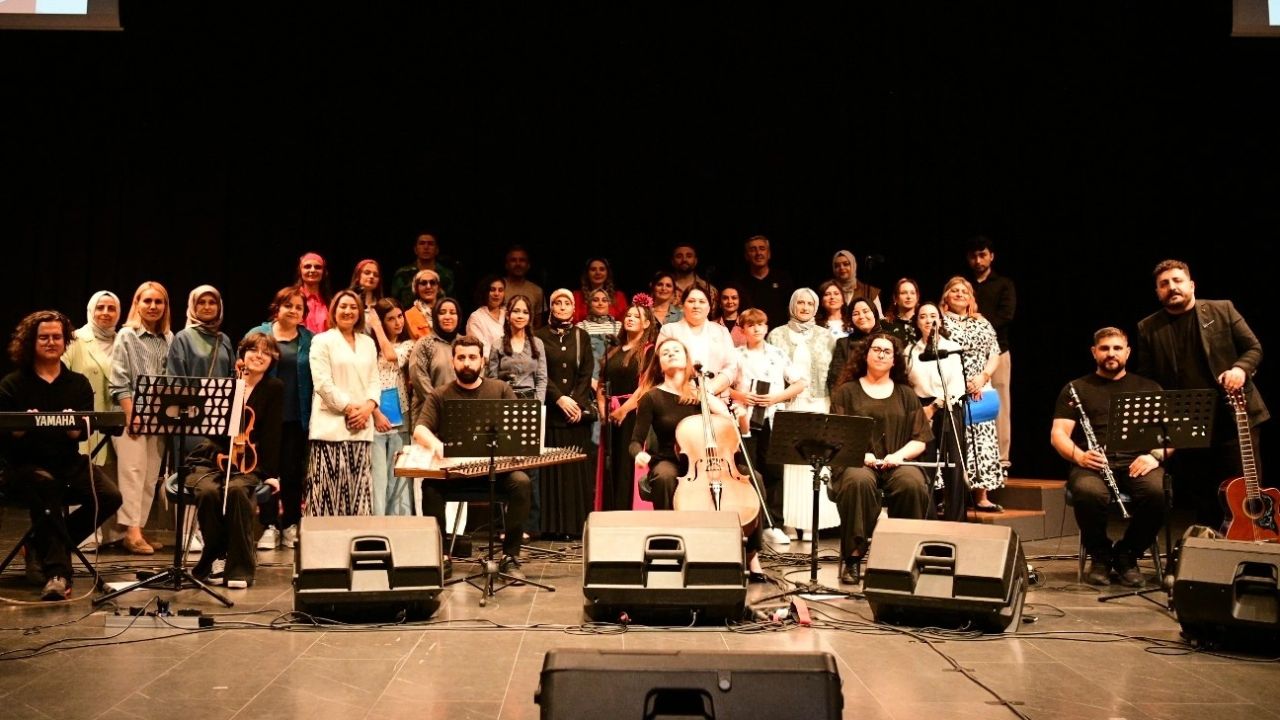Çayırova’da 80’ler 90’lar konserine büyük ilgi