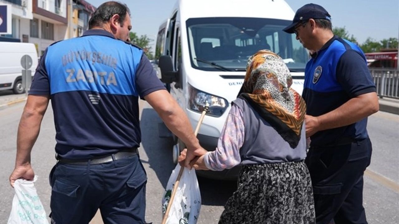 Denizli Büyükşehir Zabıtası dilencilere geçit vermiyor