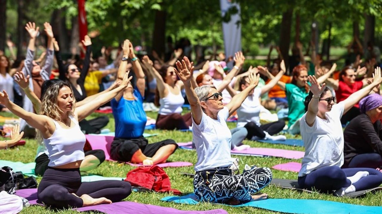 Denizli Dünya Yoga Günü’nde Büyükşehir ile nefes aldı