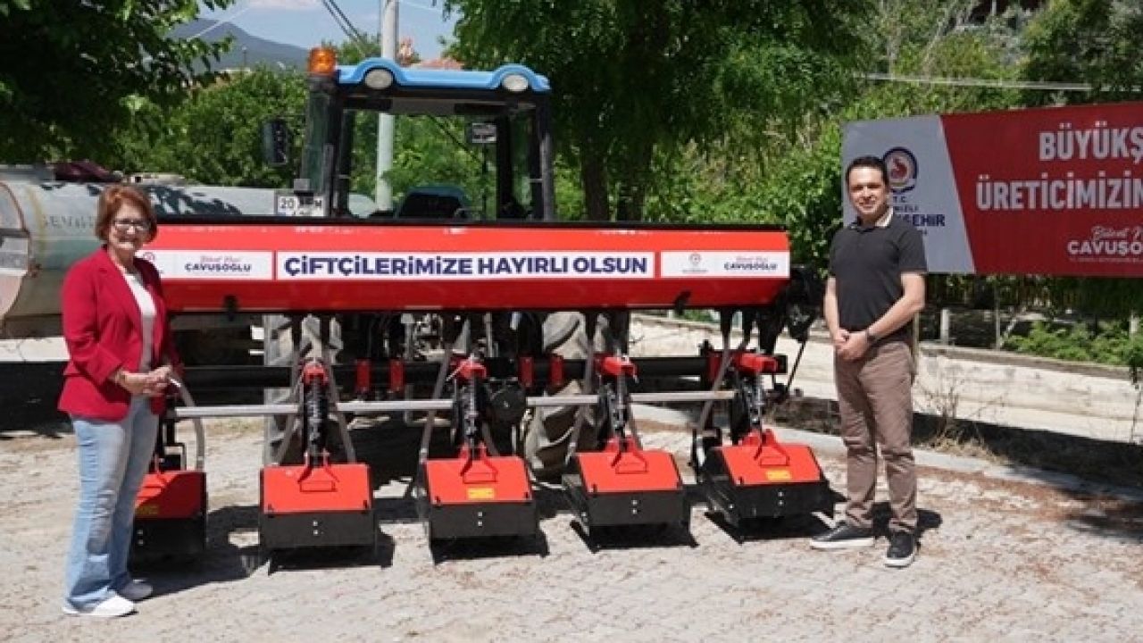 Denizli'de Bozkurtlu üreticilere çapa makinesi desteği