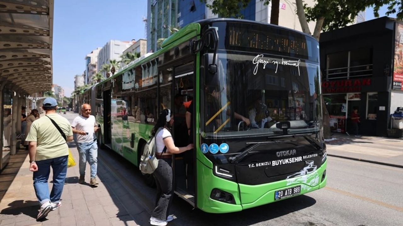 Denizli'de ulaşım desteğinden binlerce öğrenci faydalandı