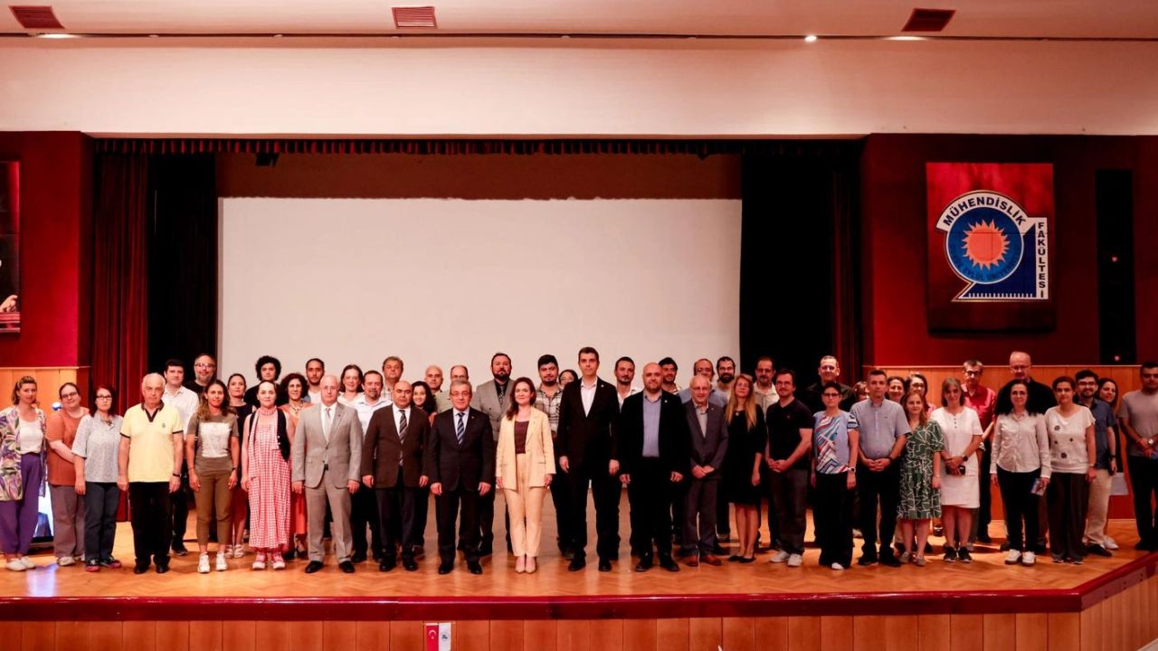 DEÜ’de akademik dergiler ve yapay zekâ konuşuldu