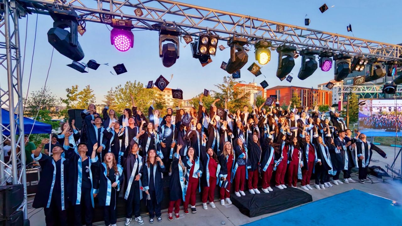 Edirne Keşan'da geleceğin sağlıkçıları kep attı