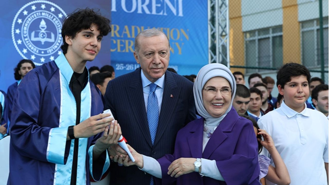 Erdoğan torununa diplomayı verdi
