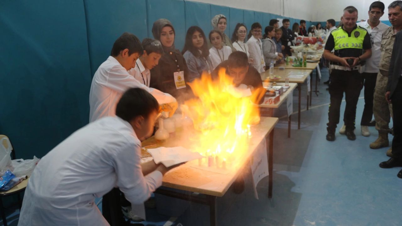 Erzurum Narman'da öğrenciler eğitsel şenlikte hünerlerini sergiledi
