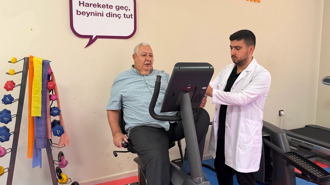 Gaziantep'te Mehmet amca, Alzheimer Merkezi'nde hayata döndü