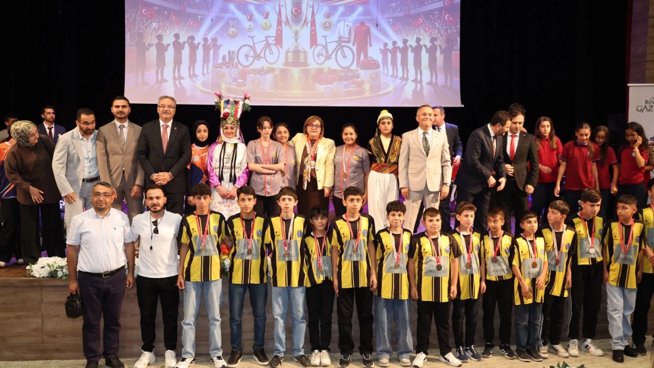 Gaziantep'te 'Okul Sporları Enleri' ödüllendirildi