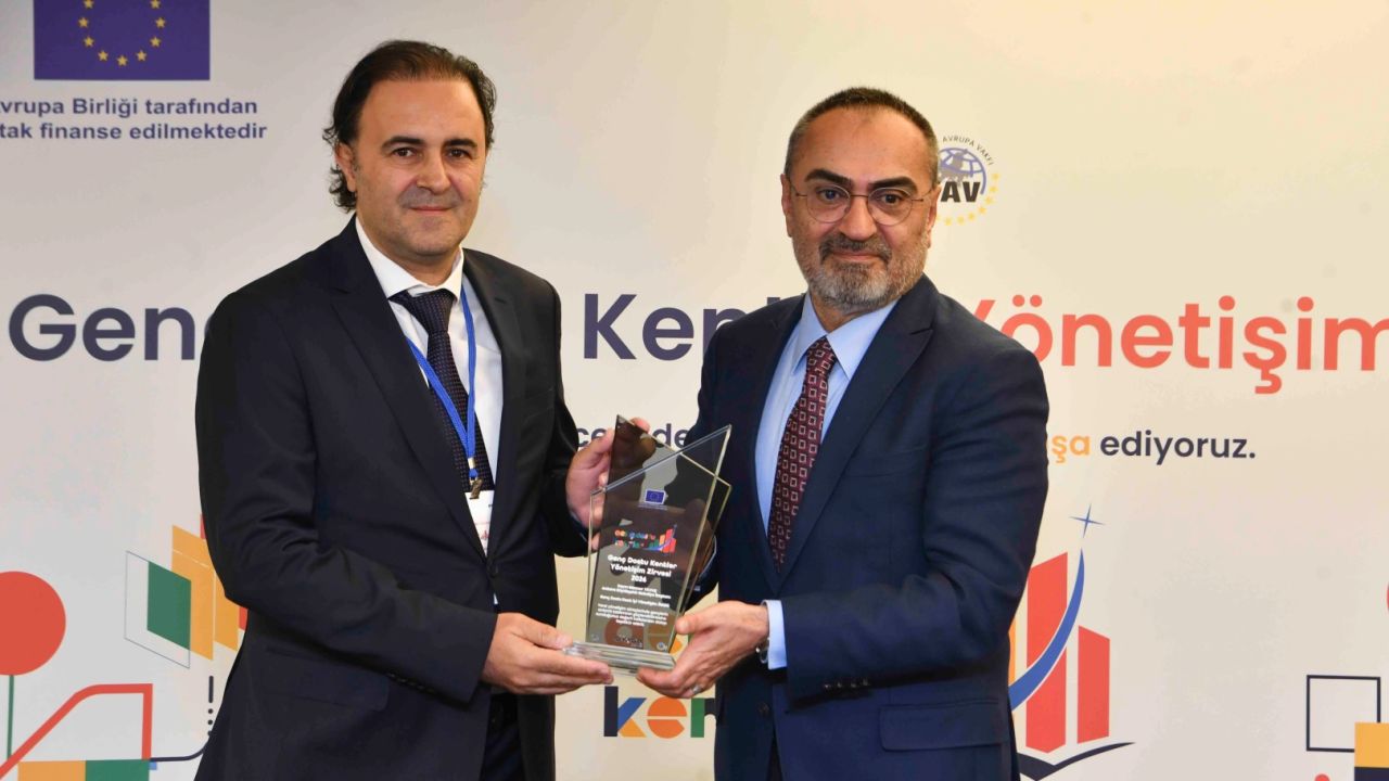“Genç Dostu Yerel Yönetişim Zirvesi”nde ABB'ye ödül