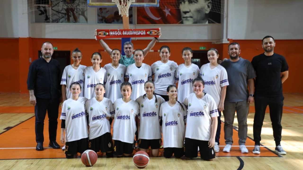 İnegöl Belediyespor U12 Kız Basketbol Takımı Bursa üçüncüsü oldu