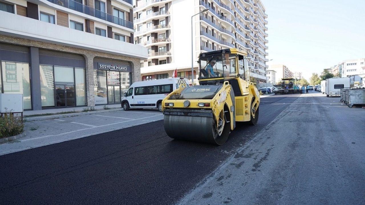 İstanbul Beylikdüzü’nde yol bakım çalışmaları sürüyor