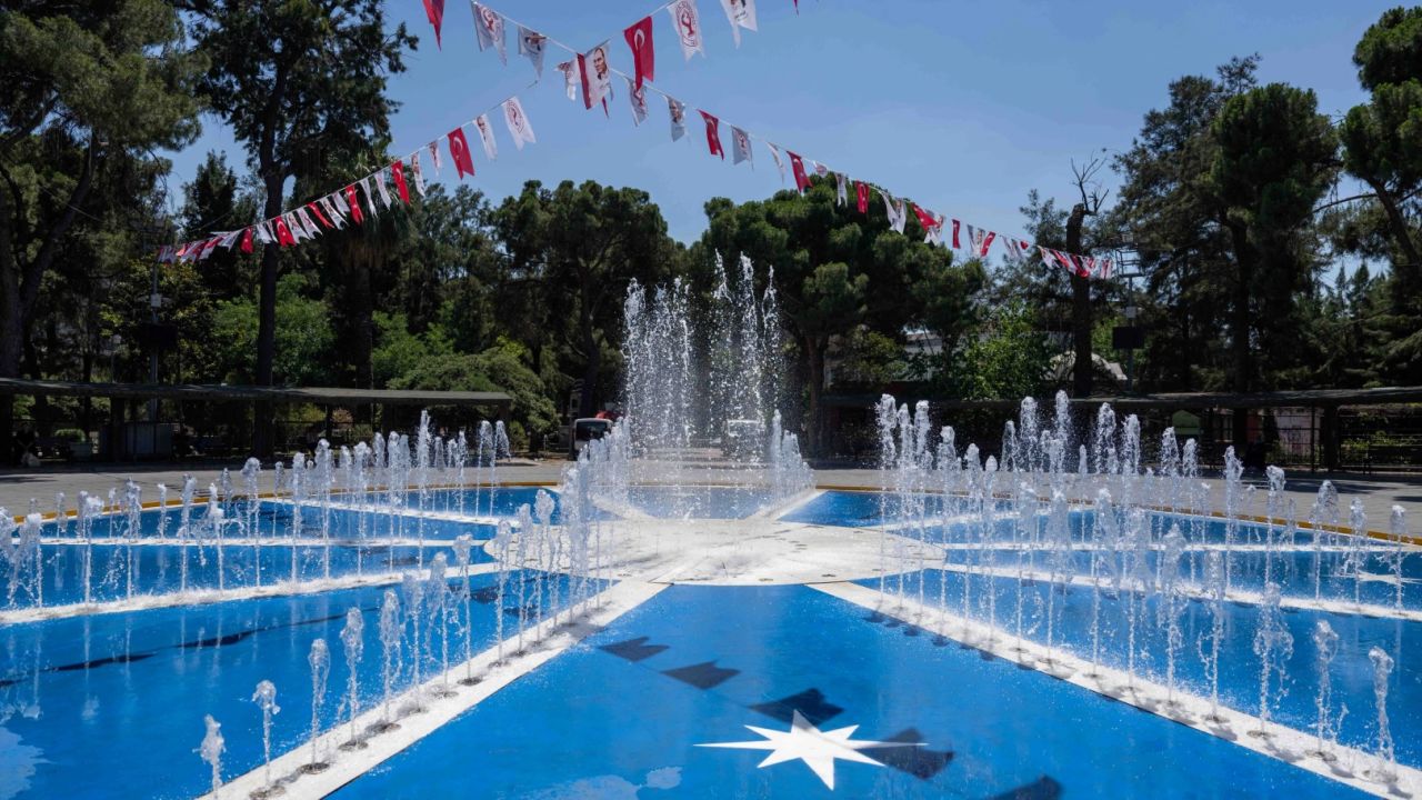 İzmir Bornova'da Büyükpark’in simge havuzu yenilendi
