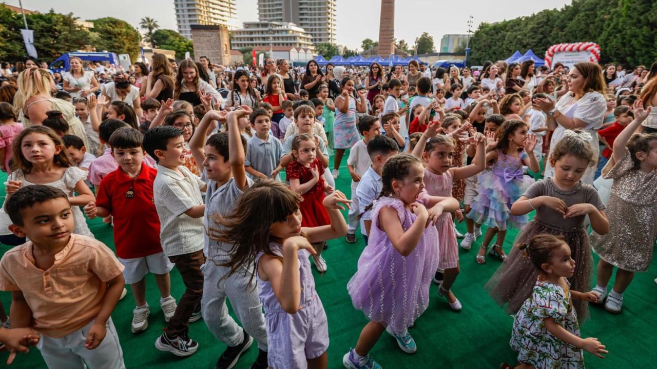 İzmir Büyükşehir’den çocuklara yıl sonu şenliği