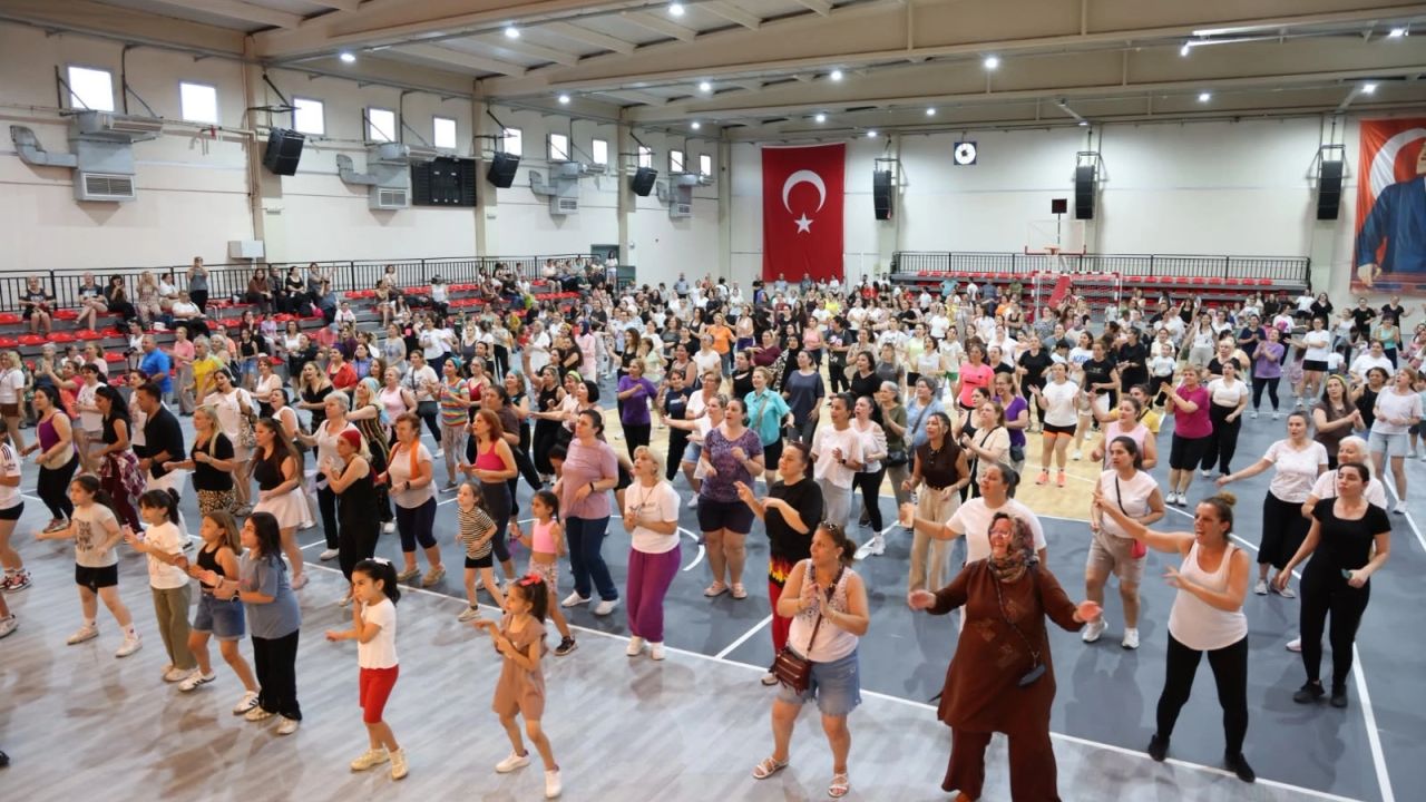İzmir Çiğli’de aerobik ve dans coşkusu