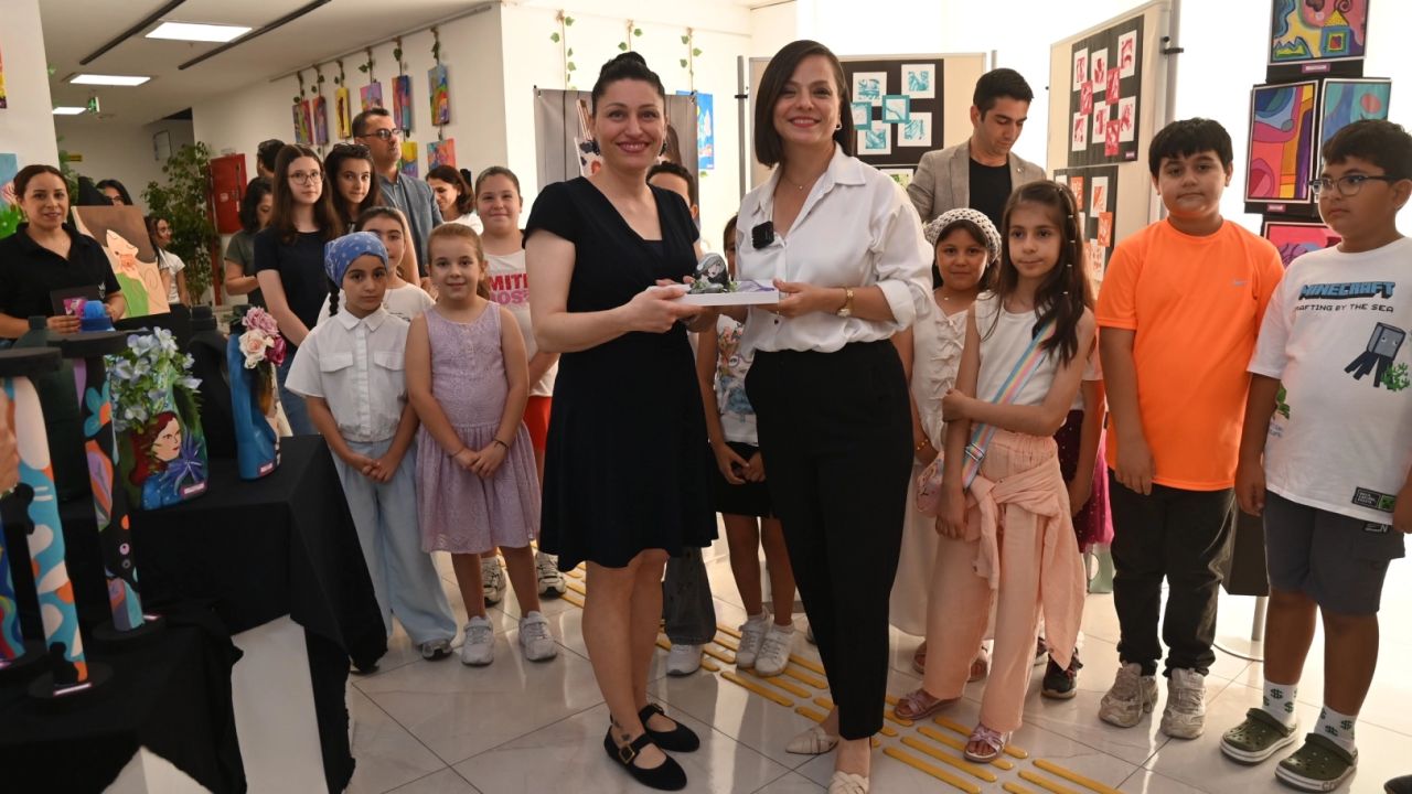 İzmir Karabağlar’da sanatın renkleri ve ezgileri buluştu