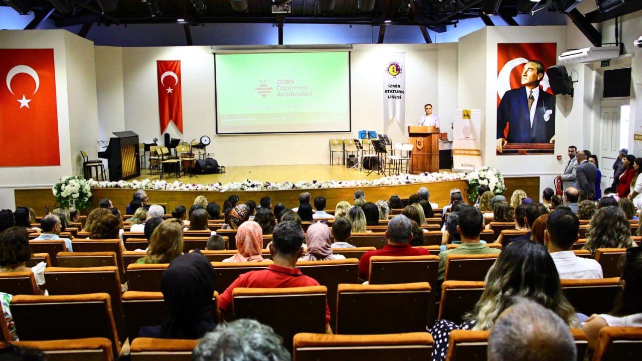 İzmir Öğretmen Akademileri kapanış programı gerçekleştirildi