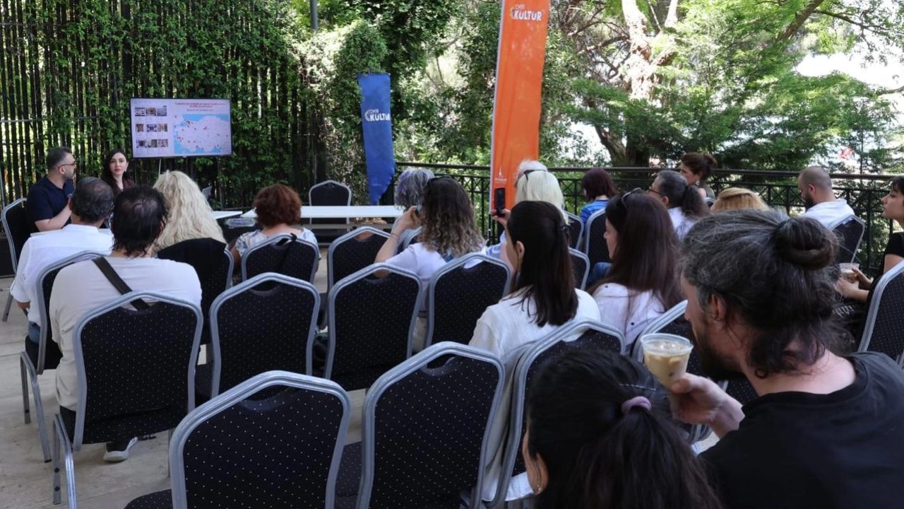 İzmir Şato’da “Şehrin Panoları” hayat buldu