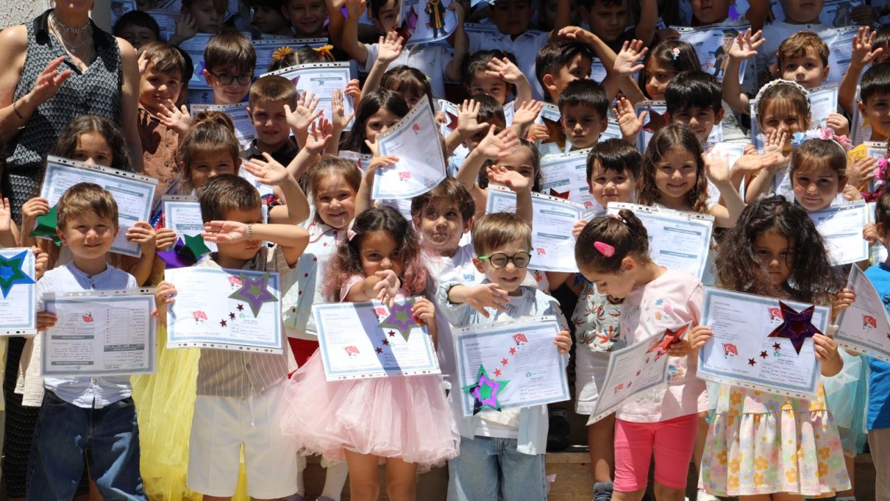 İzmit Çınar Çocuk Evleri’nde karne coşkusu