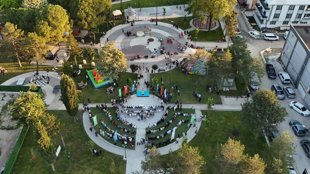 Kaynarca’nın yeni yaşam alanı Aziz Duran Parkı hizmete açıldı