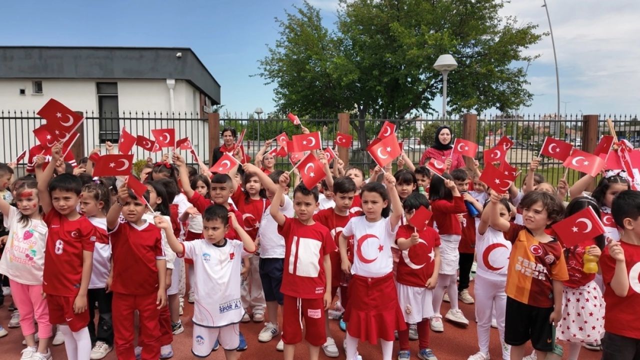 Kayseri Büyükşehir Çocuk Kütüphanesi miniklerinden Milli Takım'a destek
