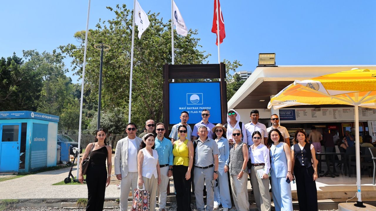 Kırgız heyet Antalya’nın mavi bayraklı plajlarını inceledi