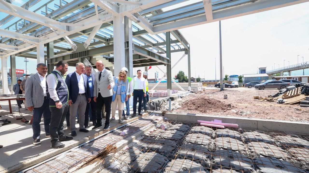 Kocaeli'de Başkan Büyükakın sosyal yaşam merkezini inceledi