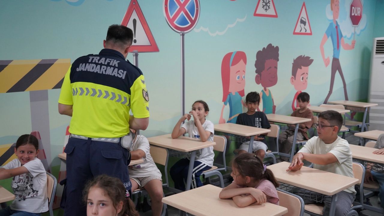 Kocaeli'de binlerce öğrenci kuralları Büyükşehir’le öğrendi