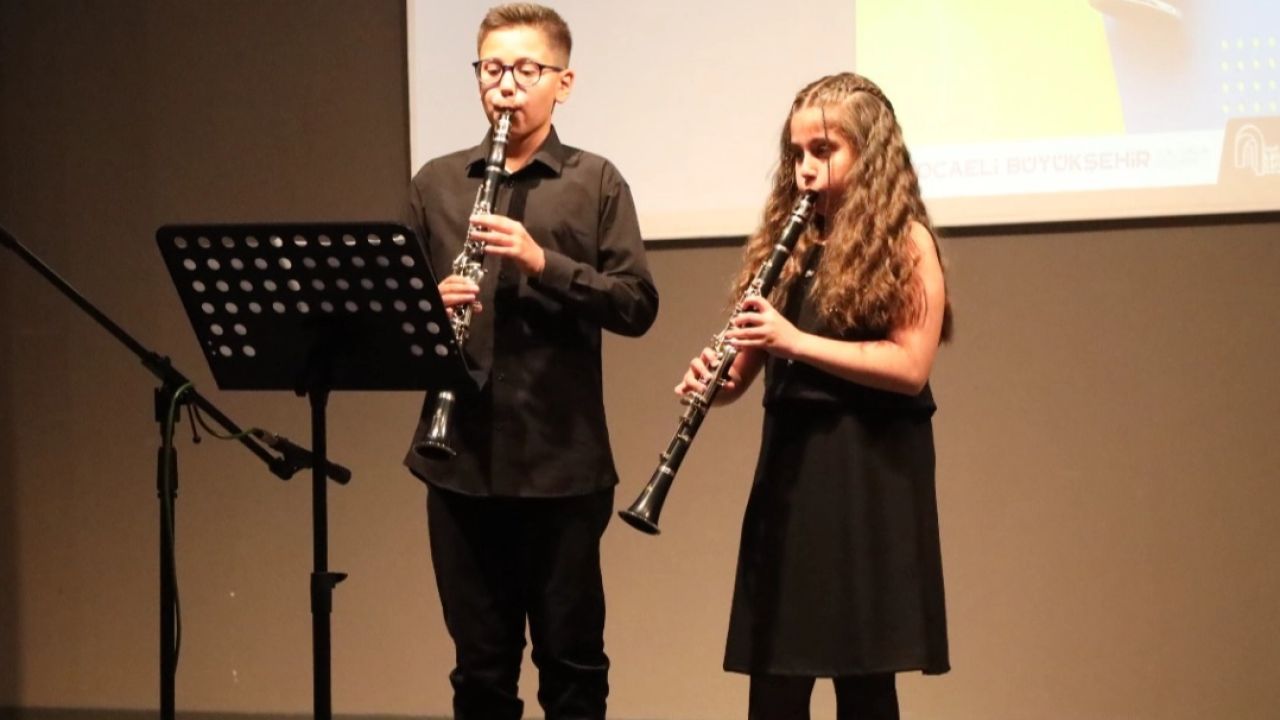 Kocaeli'de öğrenciler yıl sonu konserinde gururlandırdı
