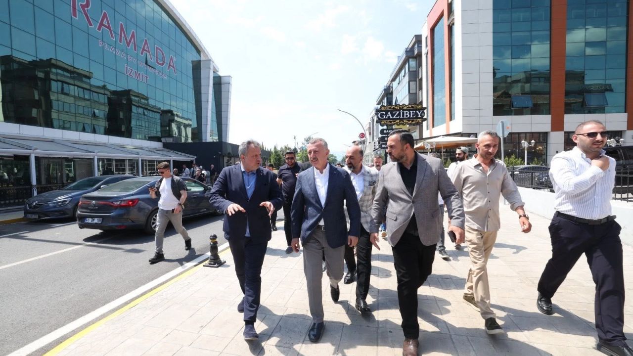 Kocaeli'de uçak pistine dönen cadde esnafından Başkan'a teşekkür