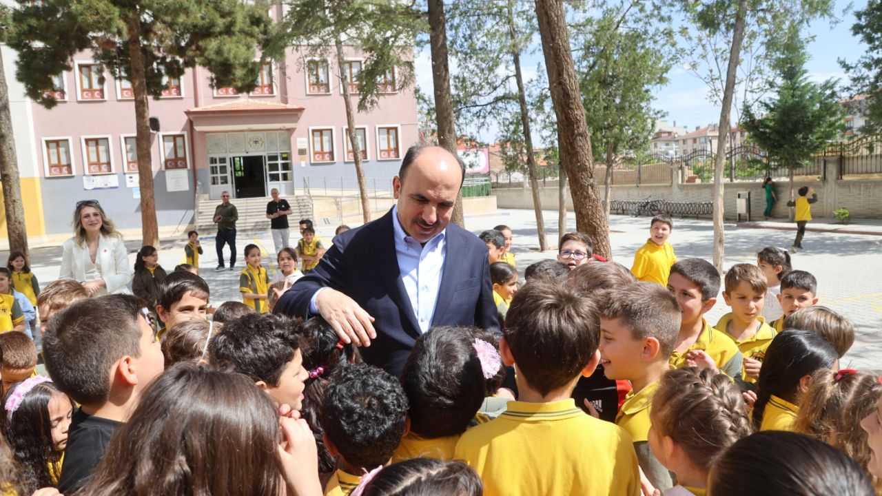 Konya'da Başkan Altay karne sevincine ortak oldu