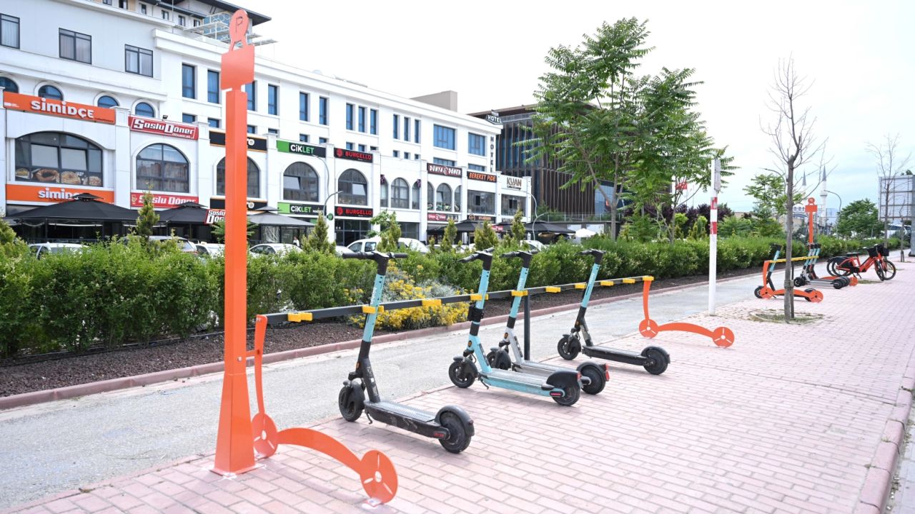 Konya'da e-skuter park noktaları yaygınlaşıyor