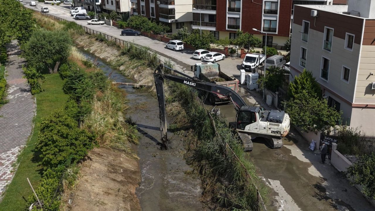 Manisa’da sulama kanalında kapsamlı temizlik