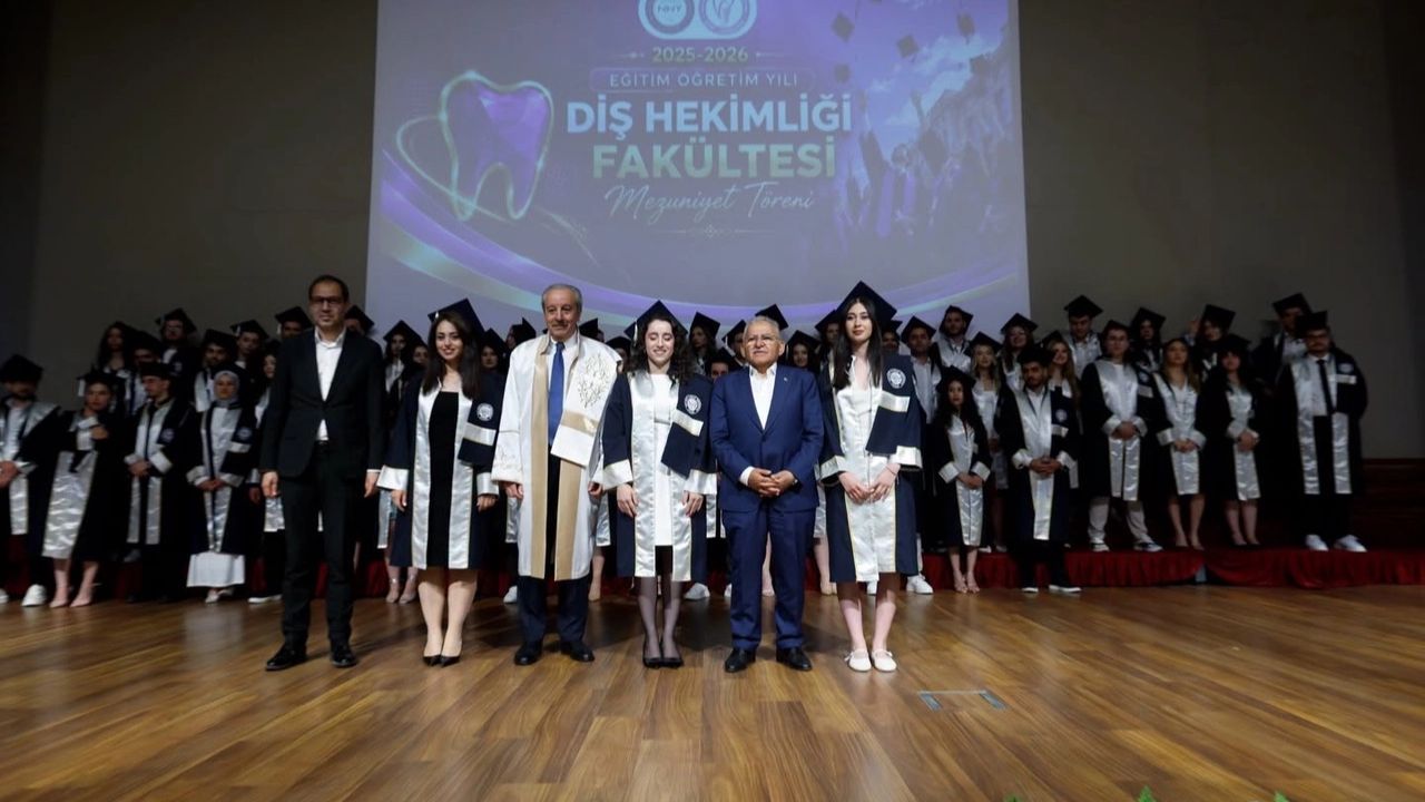 NNYÜ Diş Hekimliği mezunlarını verdi