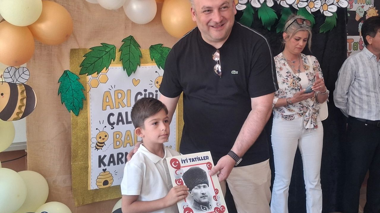 Öğrenciler karnelerine kavuştular