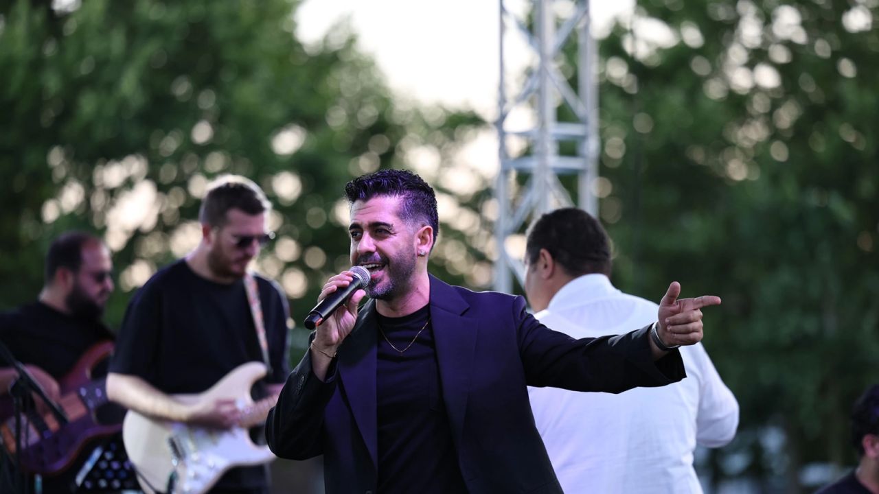 Sakarya'da 90’lar konseri nostalji rüzgârı estirdi