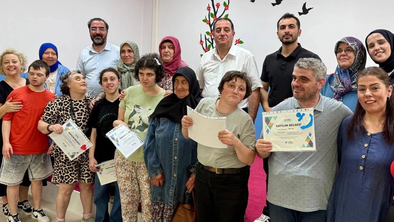 Sakarya'da Engelsiz Hobi Atölyelerinde karne sevinci