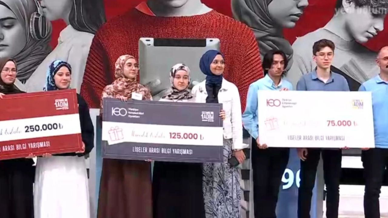 Sakaryalı öğrenciler Türkiye Entelektüel Oyunları’nda Türkiye ikincisi oldu