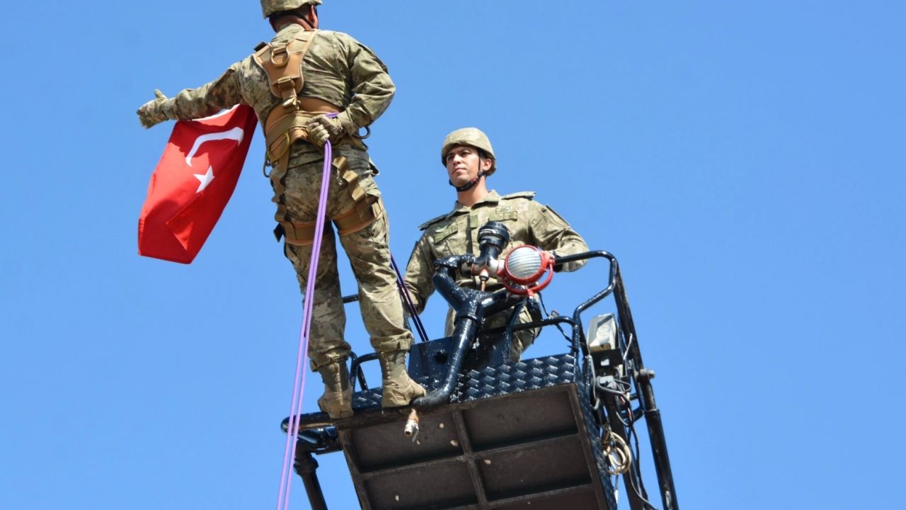 Türk Kara Kuvvetleri'nin 2235'inci kuruluş yılı 4'üncü Komando Tugayı'nda kutlandı