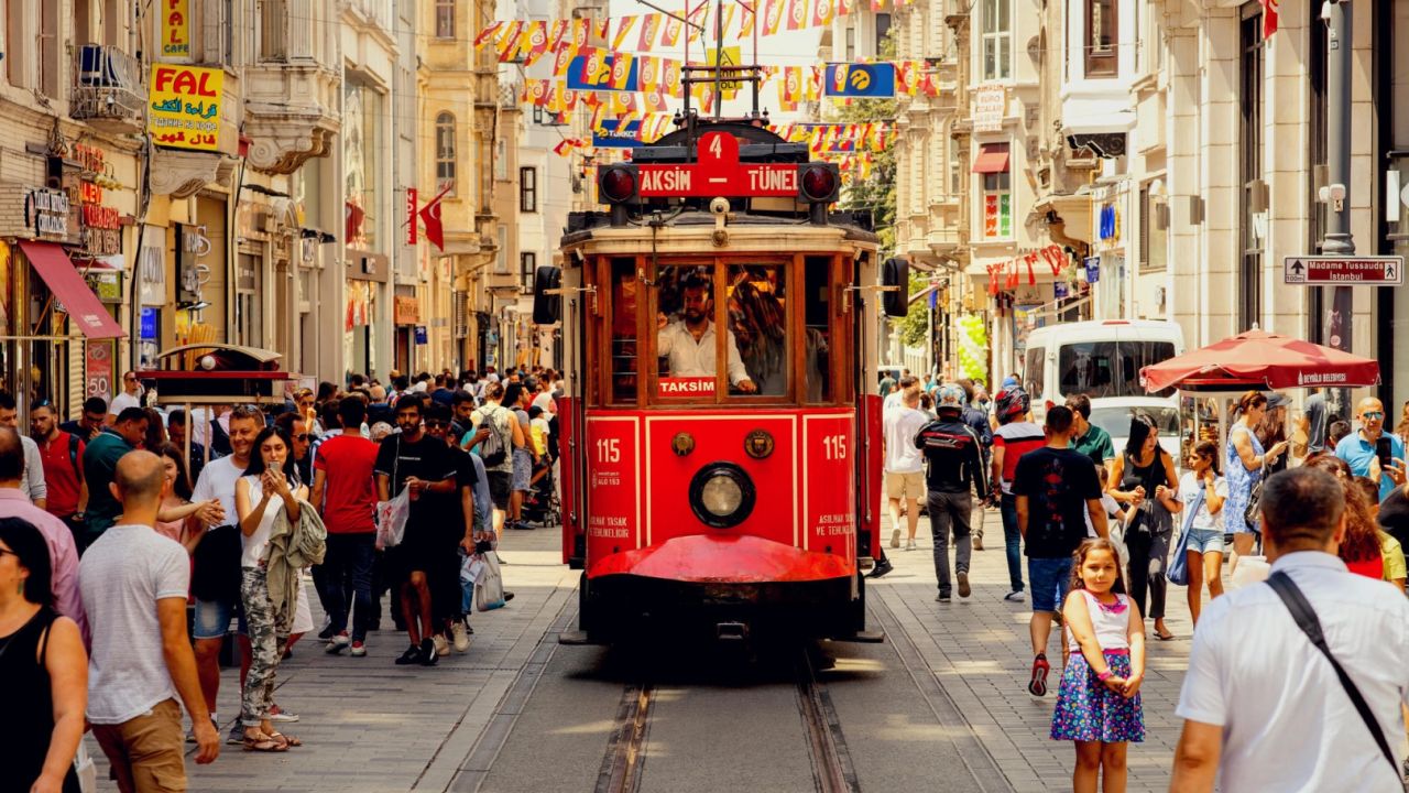 2025'te 2,4 milyon kişi iller arasında göç etti... İstanbul en fazla göç alan ve veren il oldu