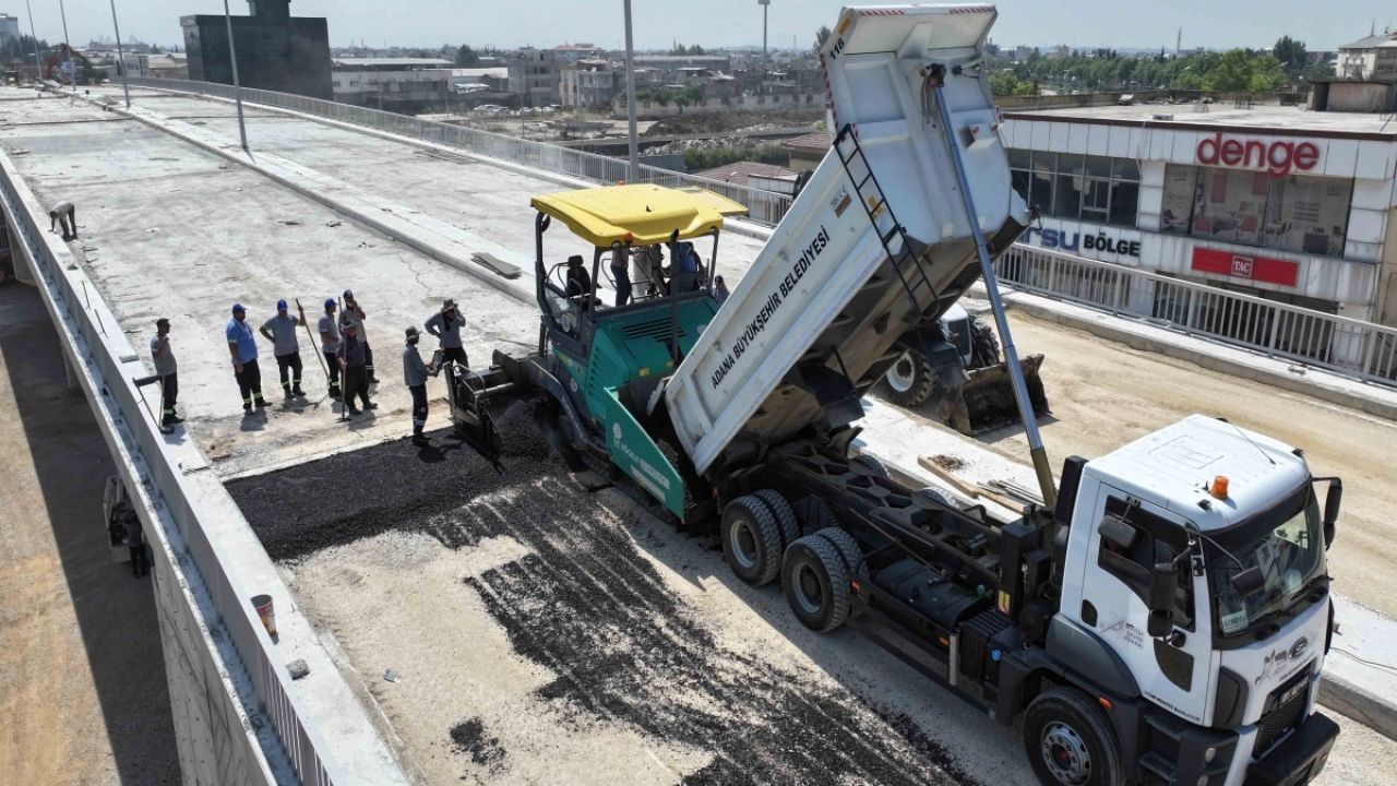 Adana Büyükşehir trafiğe nefes aldırıyor